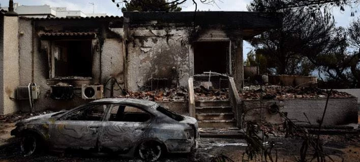 Δεν άφησε τίποτα όρθιο η φωτιά: Καταστράφηκαν 2.500 κατοικίες, σοβαρές ζημιές σε 4.000 σπίτια